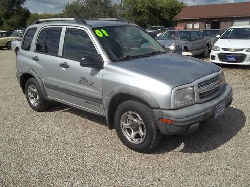 Used 2001 Chevrolet Tracker ZR2 image 2