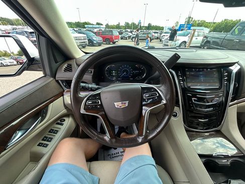Used 2016 Cadillac Escalade ESV Premium AWD/4WD image 32