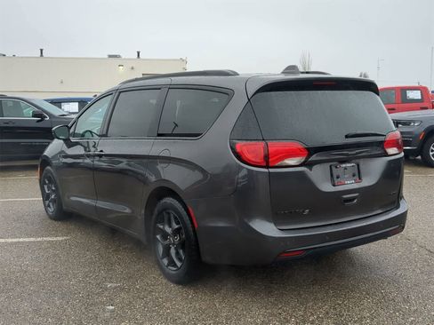 Certified 2019 Chrysler Pacifica Limited w/ S Appearance Package image 12