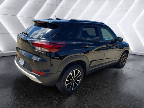 Used 2024 Chevrolet TrailBlazer LT w/ Convenience Package FWD image 5