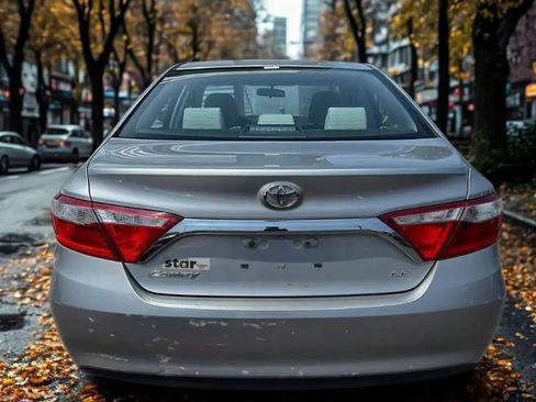 Used 2016 Toyota Camry SE image 6