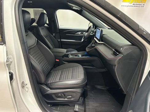 Used 2025 Ford Explorer ST-Line w/ Premium Package AWD/4WD image 8