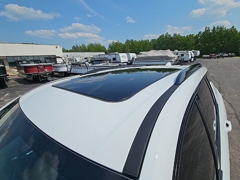 Used 2024 Chevrolet Traverse RS image 11