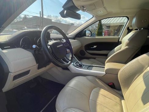 Used 2017 Land Rover Range Rover Evoque SE image 12