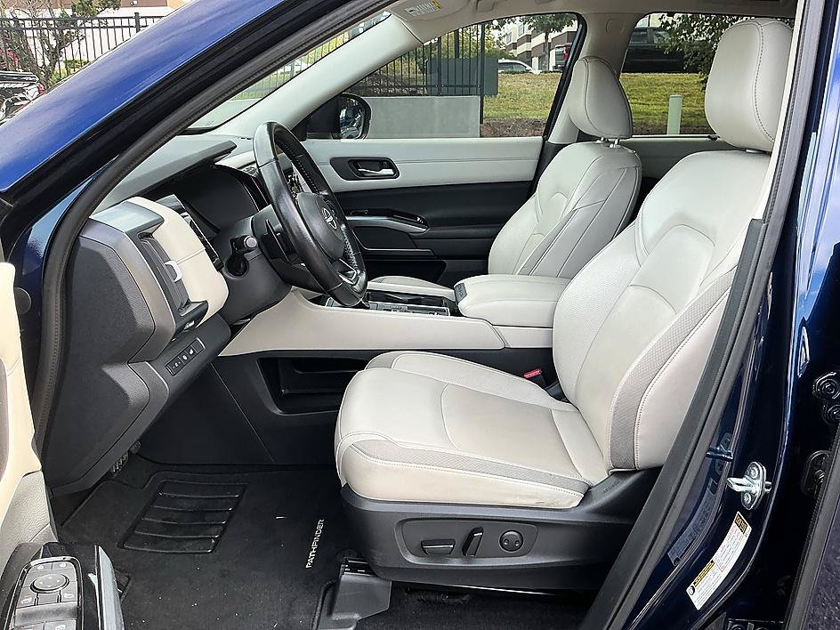 Certified 2022 Nissan Pathfinder SL FWD image 12