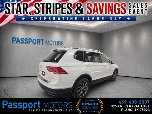Used 2023 Volkswagen Tiguan SE w/ Panoramic Sunroof Package FWD image 6