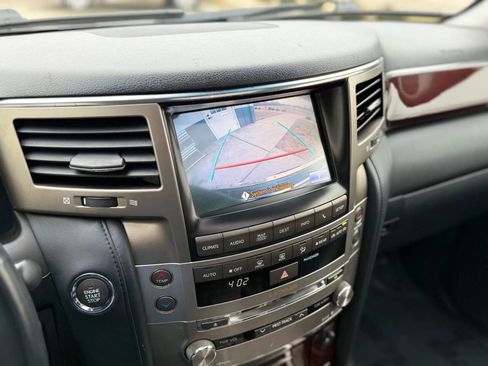 Used 2014 Lexus LX 570 4WD image 22