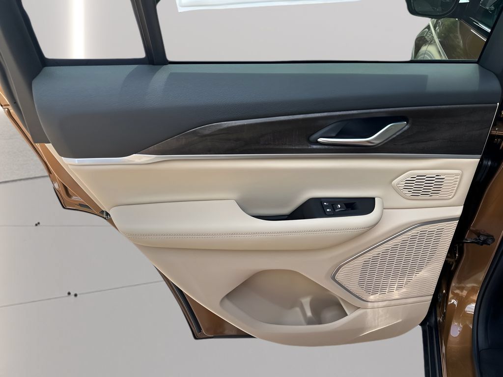 New 2026 Jeep Grand Cherokee Limited RWD image 32