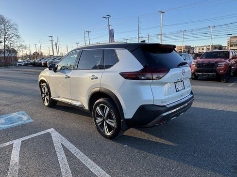 Used 2023 Nissan Rogue SL w/ SL Premium Package image 5