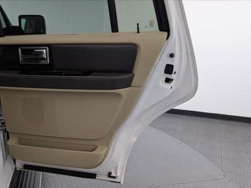 Used 2017 Lincoln Navigator Reserve image 19