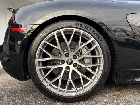 Used 2017 Audi R8 V10 w/ Ceramic Brake Package image 16