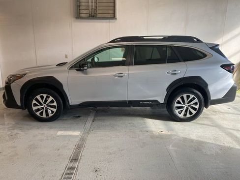 Used 2024 Subaru Outback Premium image 9