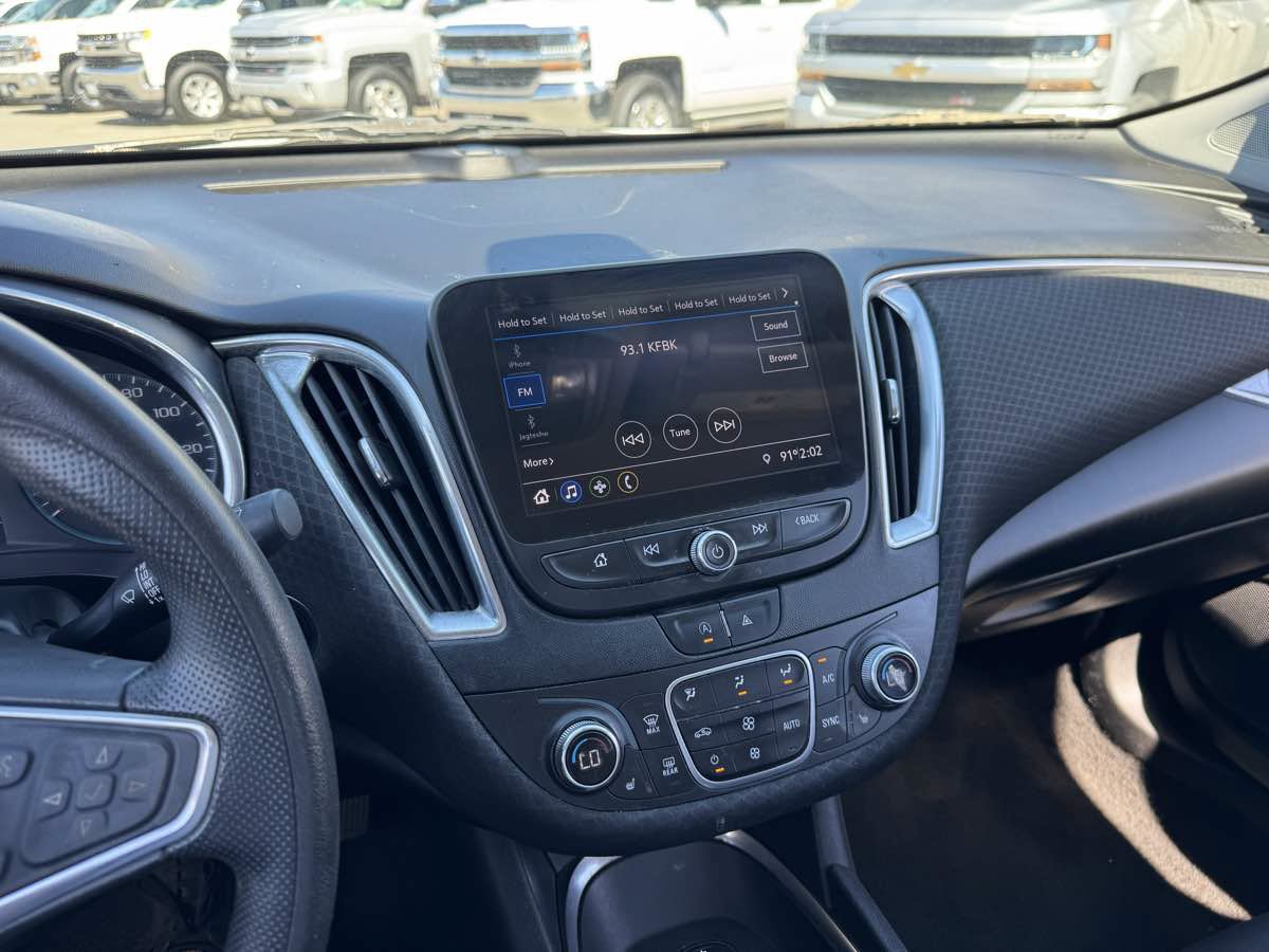 Used 2020 Chevrolet Malibu LT FWD image 25