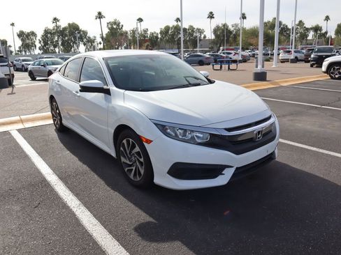 Used 2018 Honda Civic EX image 3