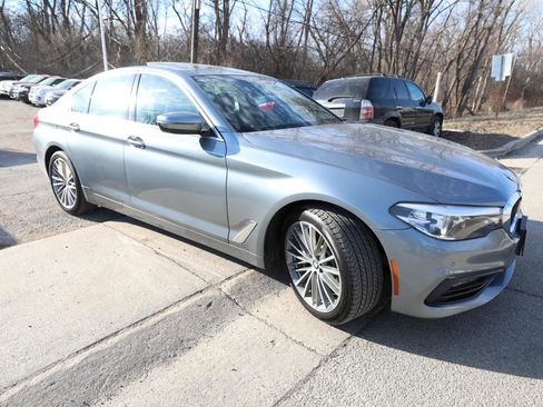 Used 2018 BMW 530i xDrive w/ Premium Package image 4