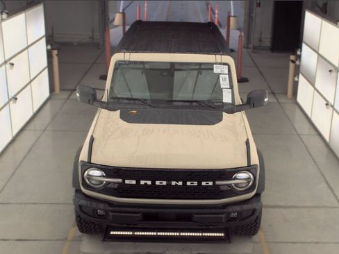 Used 2025 Ford Bronco Outer Banks AWD/4WD image 3