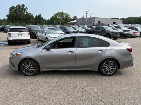 Used 2023 Kia Forte GT-Line w/ GT-Line Premium Package FWD image 2