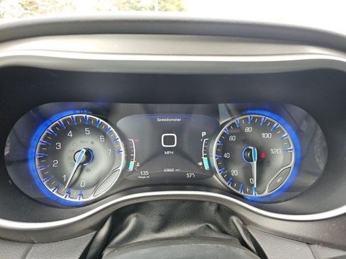 Used 2024 Chrysler Pacifica Touring-L FWD image 22