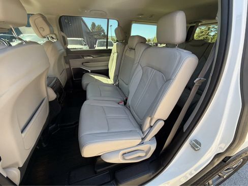 Used 2023 Jeep Wagoneer Series III w/ Preferred Equipment Group AWD/4WD image 24