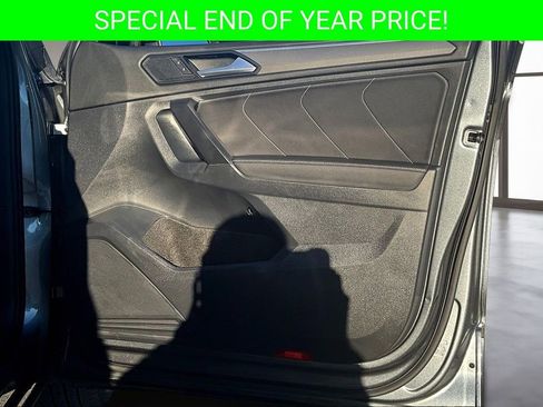 Used 2023 Volkswagen Tiguan SE R-Line image 27