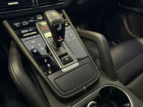 Used 2023 Porsche Cayenne Platinum Edition AWD/4WD image 18