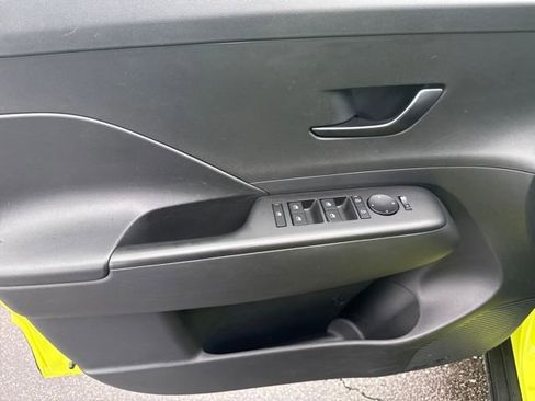 Certified 2025 Hyundai Kona SE image 9