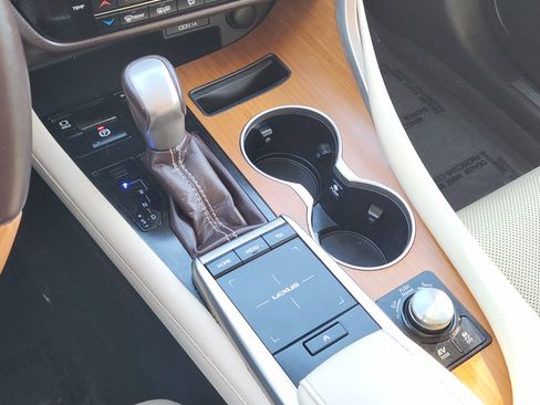 Used 2020 Lexus RX 450h AWD w/ Premium Package image 25