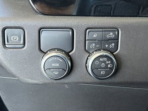 Used 2025 GMC Sierra 1500 SLT RWD image 39