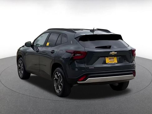 Used 2025 Chevrolet Trax LT image 11