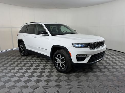 Used 2024 Jeep Grand Cherokee Limited AWD/4WD image 7