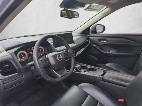 Used 2025 Nissan Rogue SL image 11