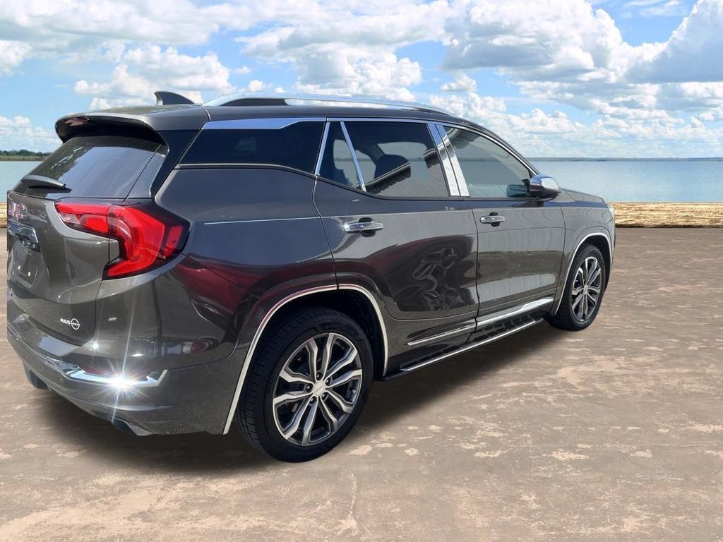 Used 2020 GMC Terrain Denali w/ Denali Premium Package FWD image 2