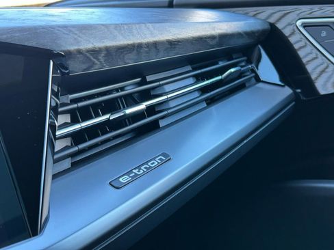 Used 2024 Audi Q4 e-tron Premium w/ Convenience Package image 33