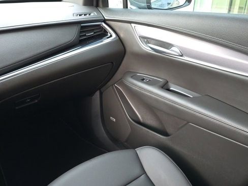 Used 2023 Cadillac XT6 Luxury image 21