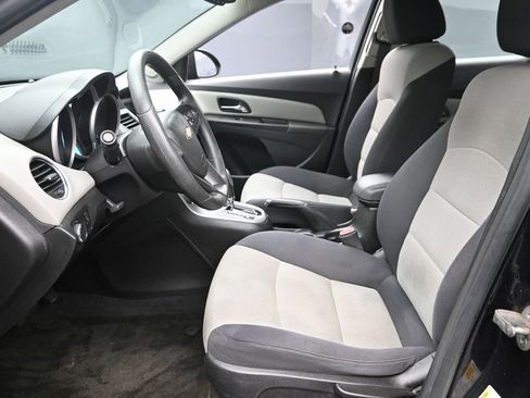 Used 2014 Chevrolet Cruze LS image 15