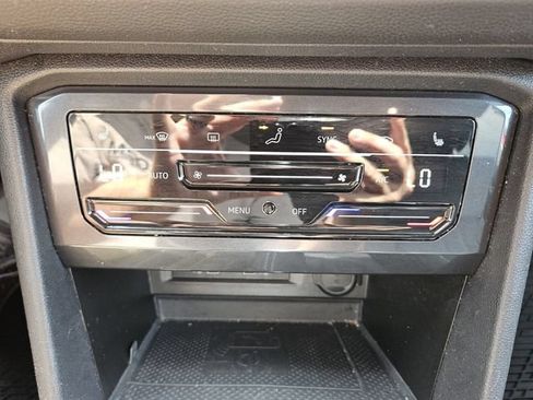 Used 2022 Volkswagen Tiguan SE FWD image 19