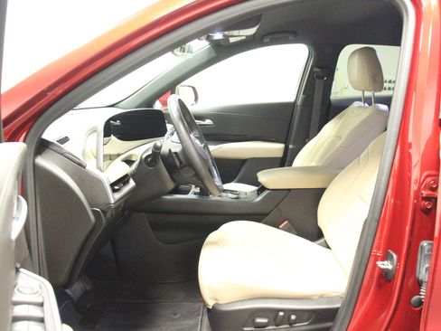 Used 2024 Cadillac XT4 Luxury image 15