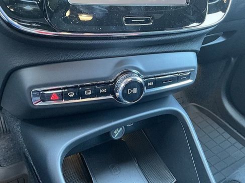 New 2026 Volvo XC40 B5 Ultra w/ Climate Package image 18