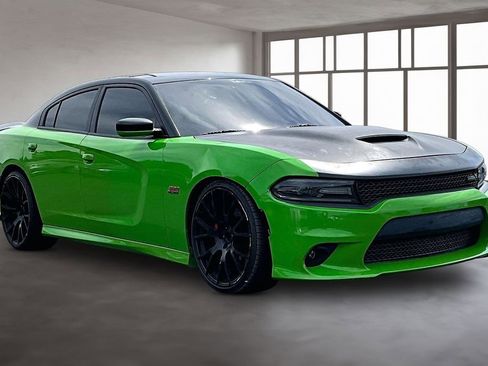 Used 2017 Dodge Charger R/T Scat Pack w/ Beats Audio Group RWD image 6
