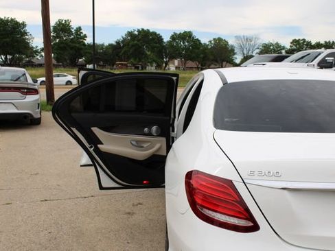 Used 2017 Mercedes-Benz E 300 image 40