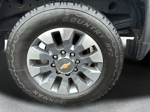 Used 2023 Chevrolet Silverado 2500 Custom w/ Custom Value Package AWD/4WD image 17