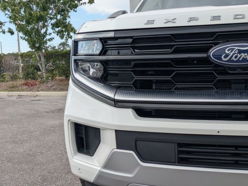 Certified 2025 Ford Expedition Platinum w/ Driver's Package AWD/4WD image 9