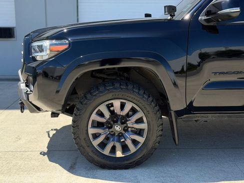 Used 2021 Toyota Tacoma Limited w/ Nightshade Package AWD/4WD image 29