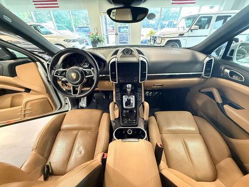 Used 2018 Porsche Cayenne Platinum Edition w/ Premium Package Plus image 21