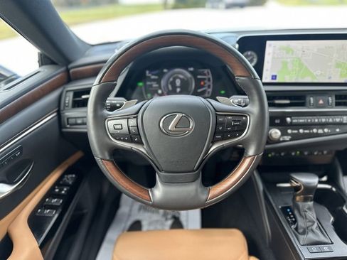 Used 2023 Lexus ES 300h w/ Accessory Package (Z2) image 24