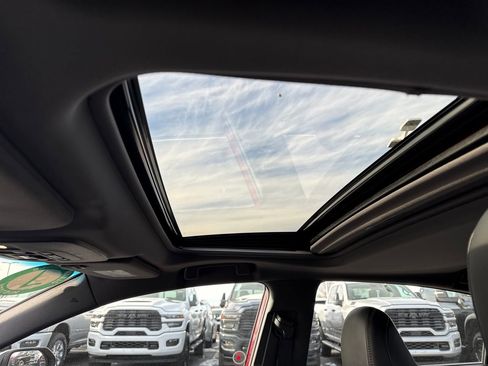 Used 2021 Toyota Avalon XSE image 14