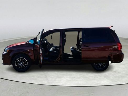 Used 2019 Dodge Grand Caravan GT image 11