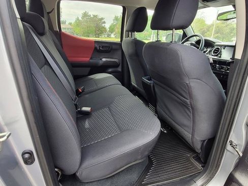 Used 2020 Toyota Tacoma SR5 AWD/4WD image 23