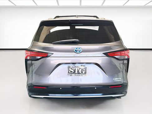 Used 2024 Toyota Sienna Limited FWD image 5