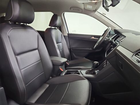 Used 2021 Volkswagen Tiguan SE image 21